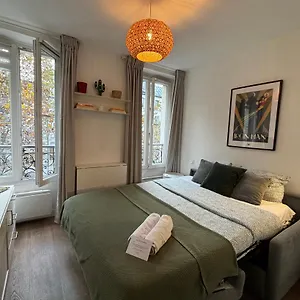 Clichy Getaway - C70 Paris